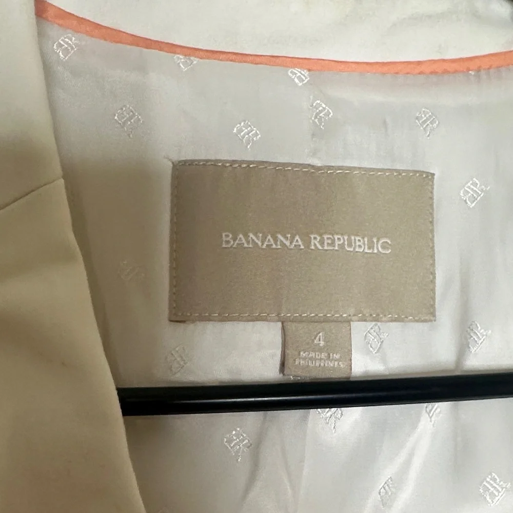 Banana Republic Elegant White Blazer - Picture 2 of 6